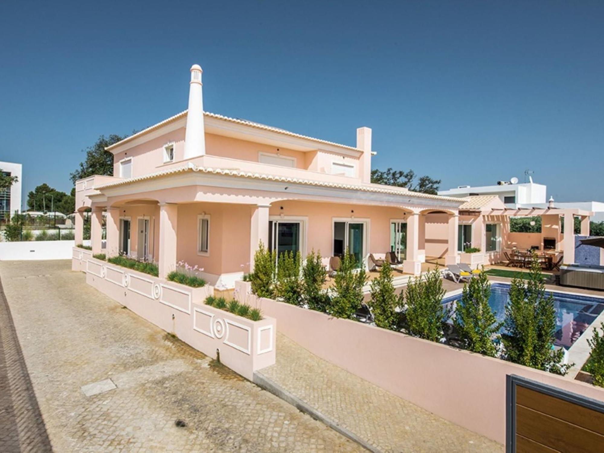 Villa V7 Bastos By Interhome
