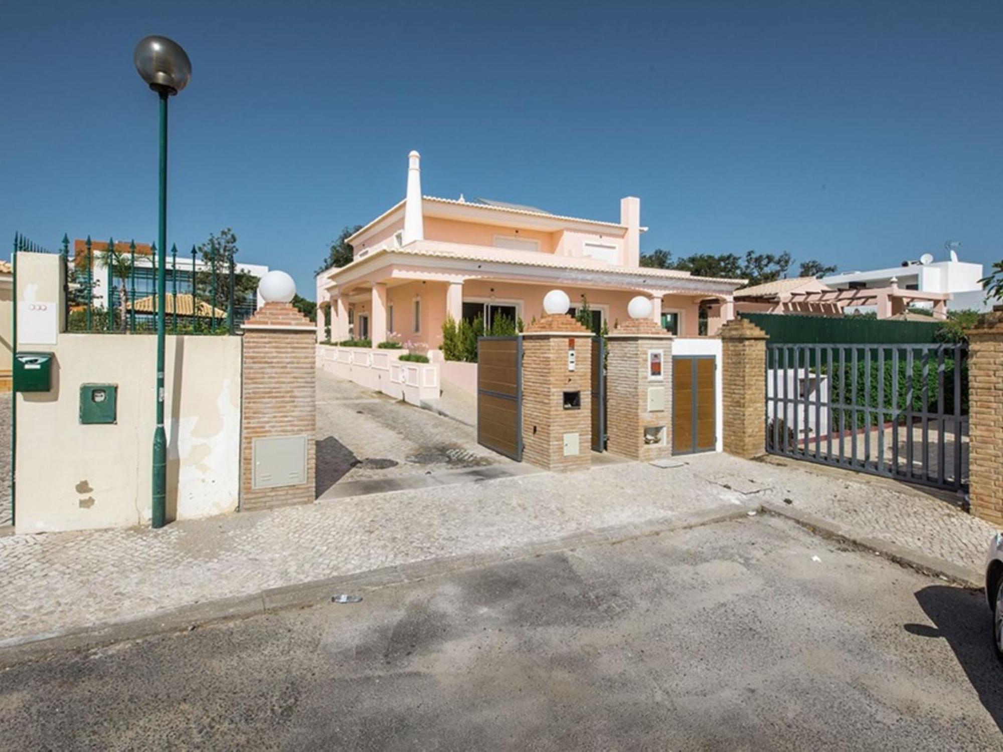 Villa V7 Bastos By Interhome *